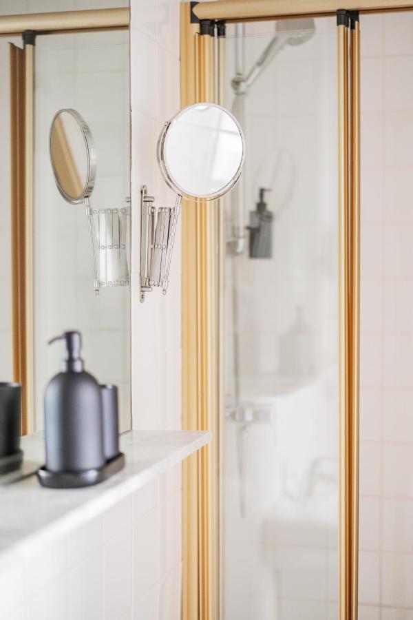 Self-Check-In Hotel Adlon Wina Bagian luar foto