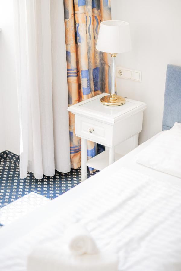 Self-Check-In Hotel Adlon Wina Bagian luar foto