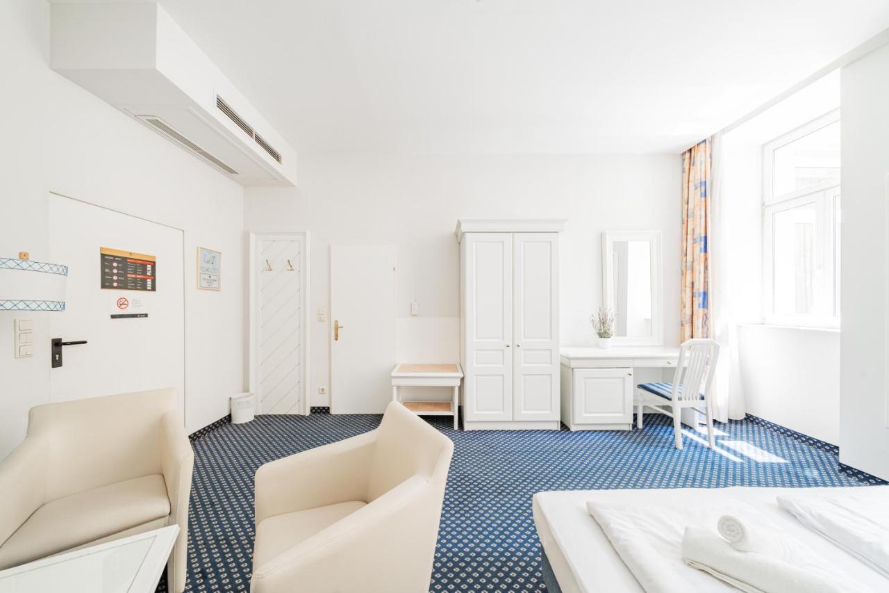 Self-Check-In Hotel Adlon Wina Bagian luar foto