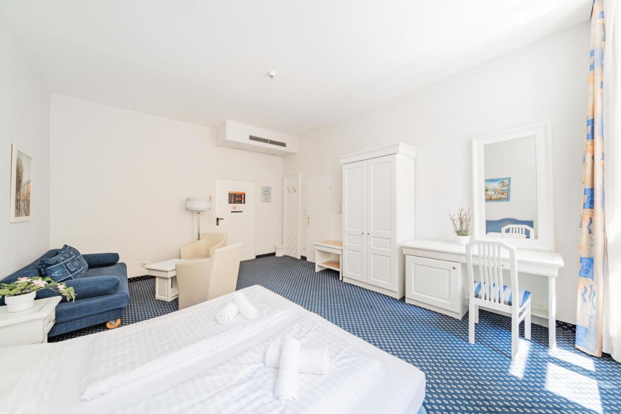 Self-Check-In Hotel Adlon Wina Bagian luar foto