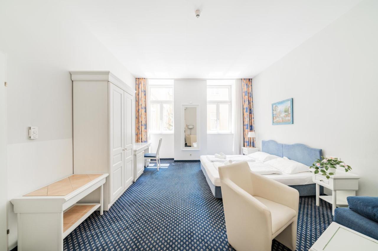 Self-Check-In Hotel Adlon Wina Bagian luar foto