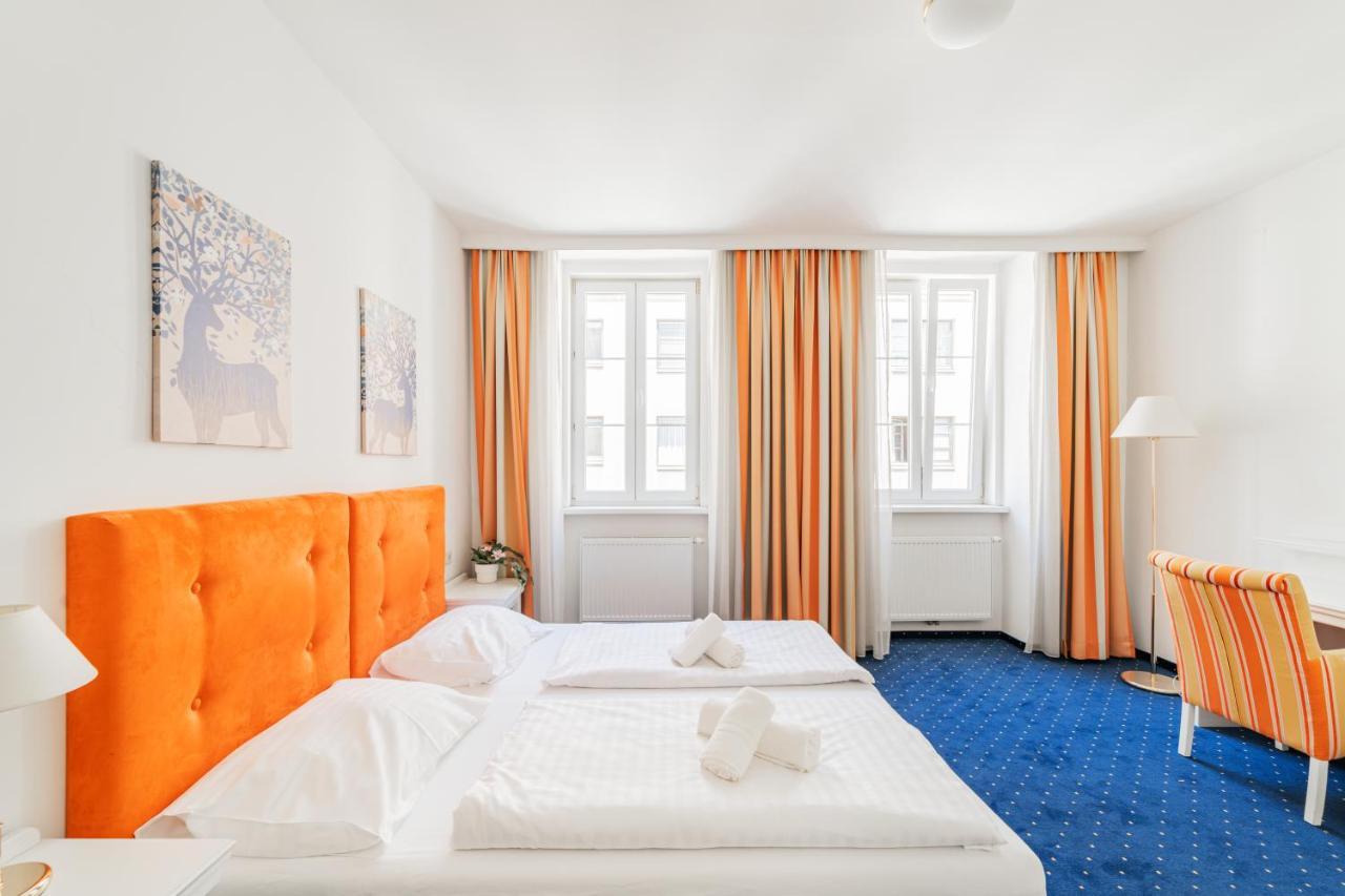 Self-Check-In Hotel Adlon Wina Bagian luar foto