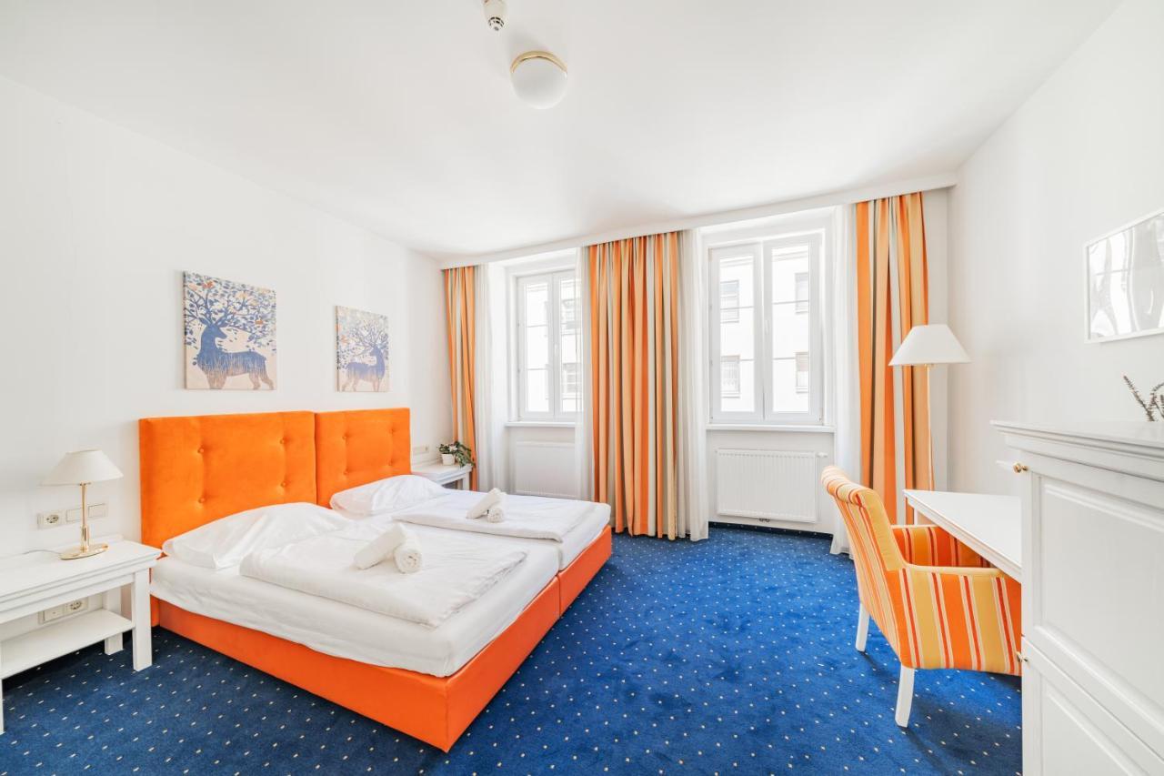 Self-Check-In Hotel Adlon Wina Bagian luar foto