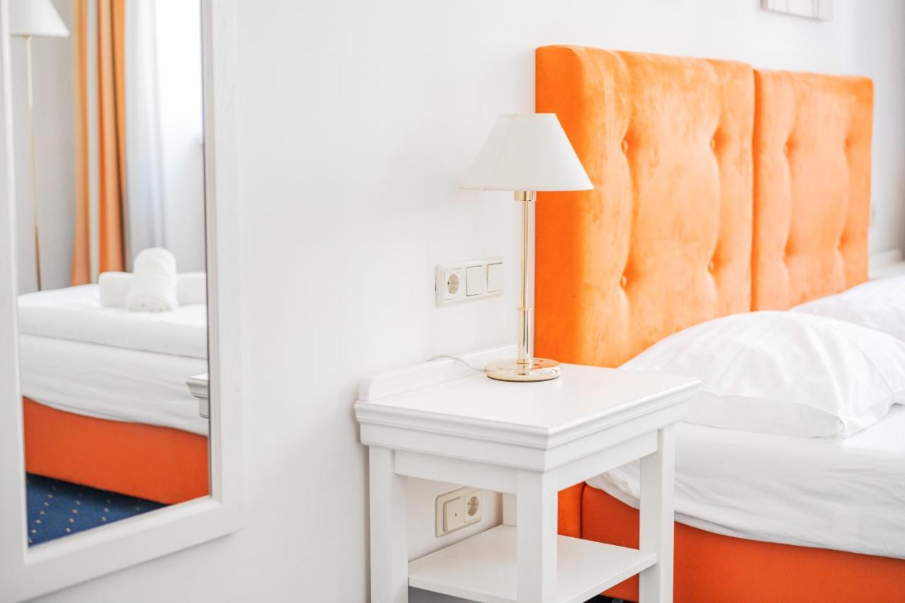 Self-Check-In Hotel Adlon Wina Bagian luar foto