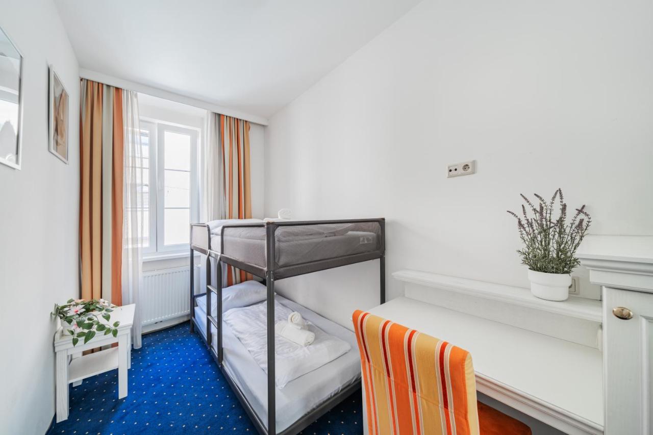 Self-Check-In Hotel Adlon Wina Bagian luar foto