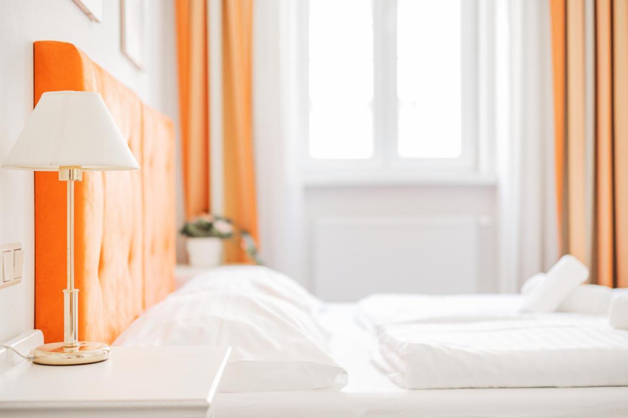 Self-Check-In Hotel Adlon Wina Bagian luar foto
