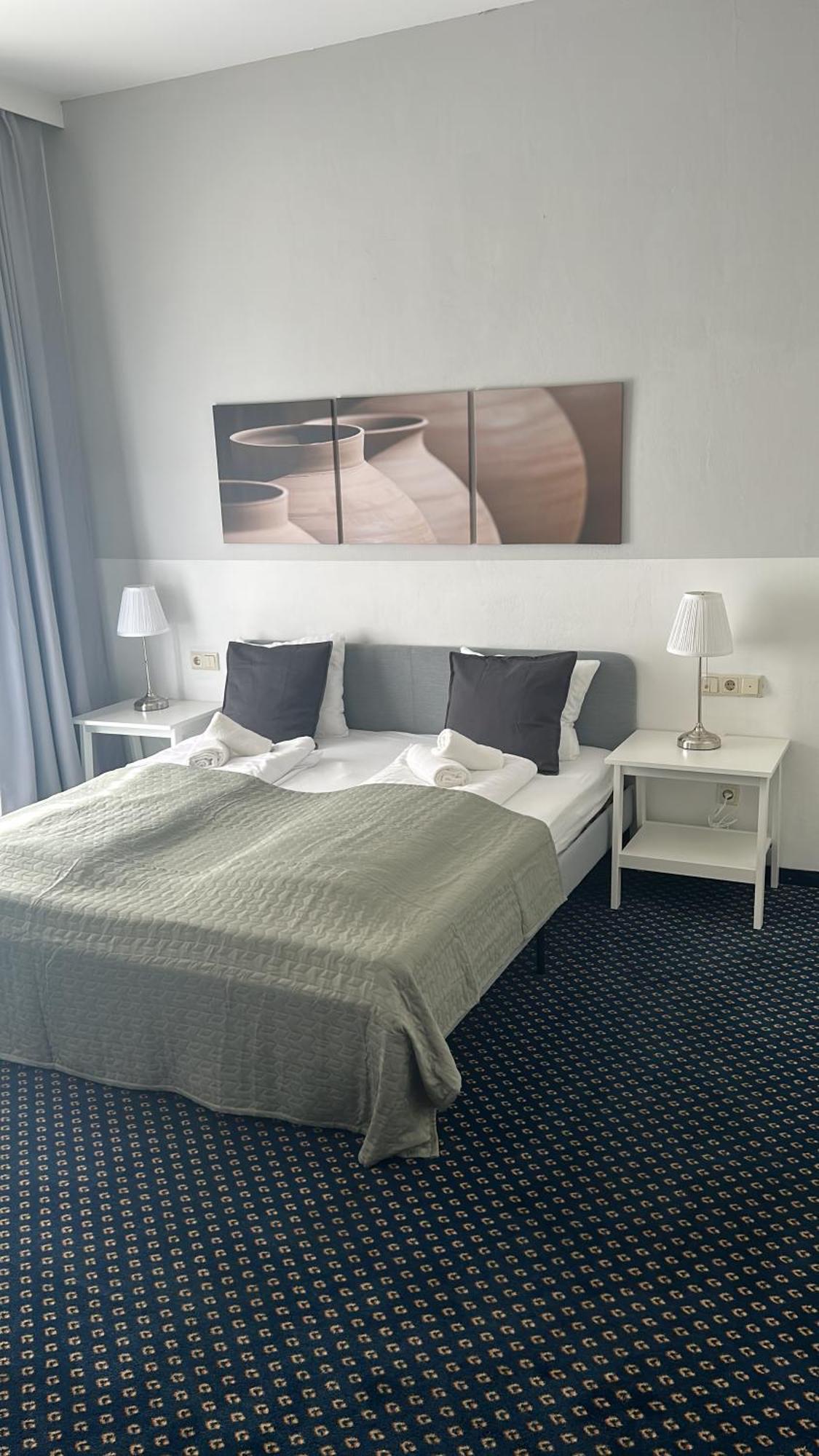 Self-Check-In Hotel Adlon Wina Bagian luar foto