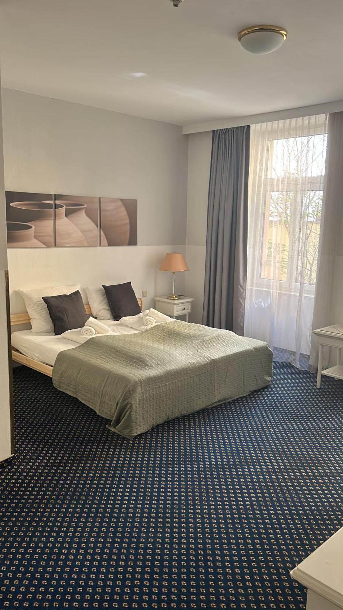 Self-Check-In Hotel Adlon Wina Bagian luar foto